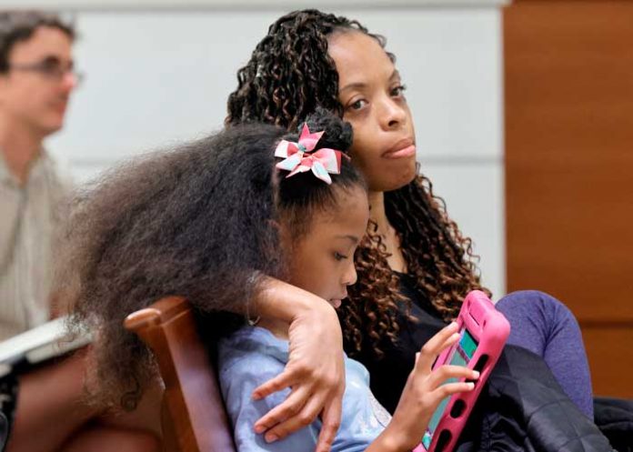 1 Declaran culpables a McDonald’s y poseedor de franquicia por quemar a niña en EE.UU.