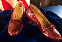 "Se da tremendo color"; por robarse las zapatillas que usó “El Mago de Oz”