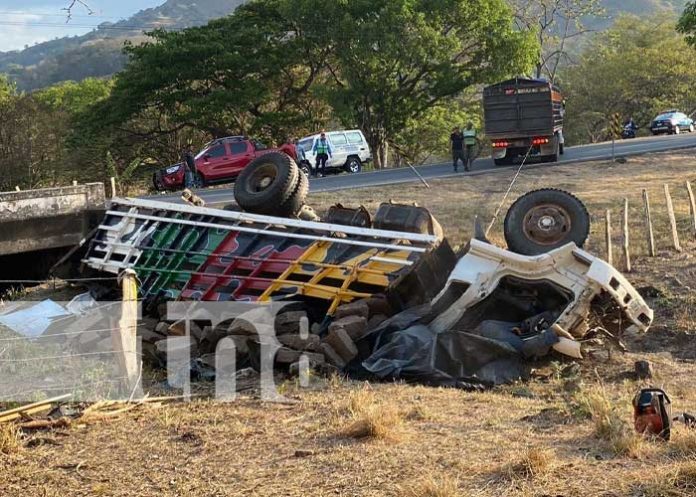 1 Foto: Conductor falleció tras perder el control del camión en el sector cuesta Cobada, Chontales / TN8