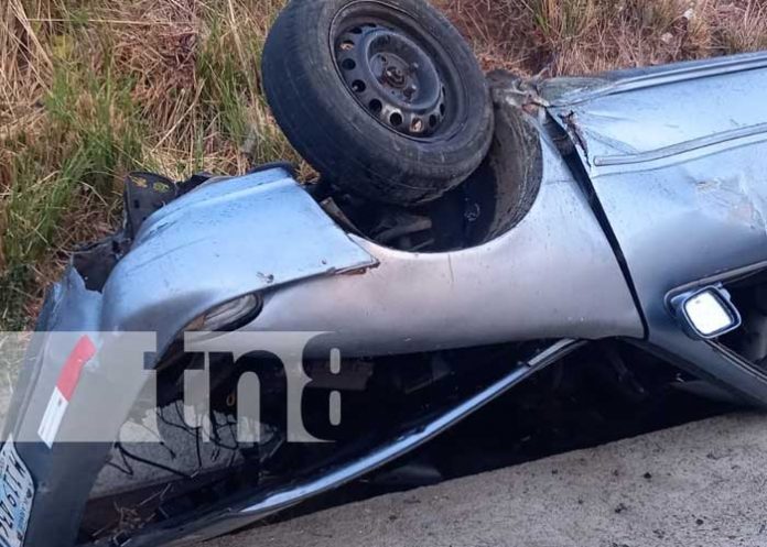 Conductor irresponsable impacta a dos ciudadanos y se da a la fuga en Granada