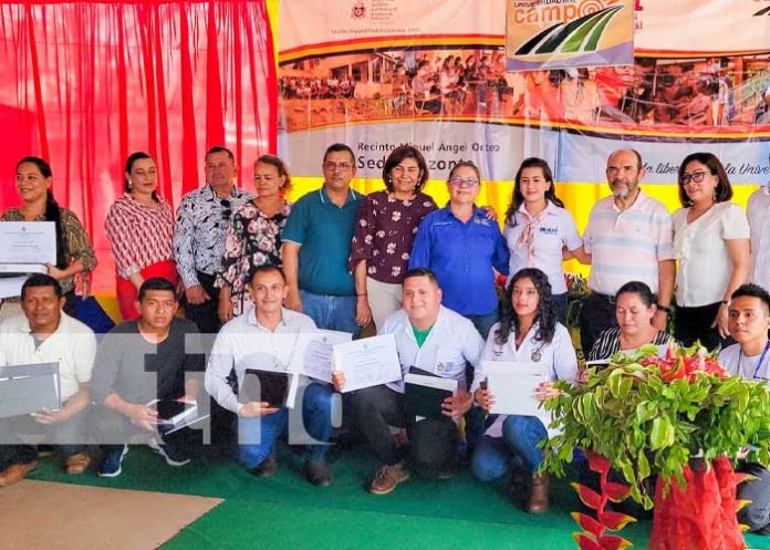 Foto: Realizan acto de reconocimiento al desempeño académico en Nueva Segovia / TN8