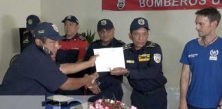 Foto: 21 Bomberos reciben de mano de las autoridades certificaciones profesionales / TN8