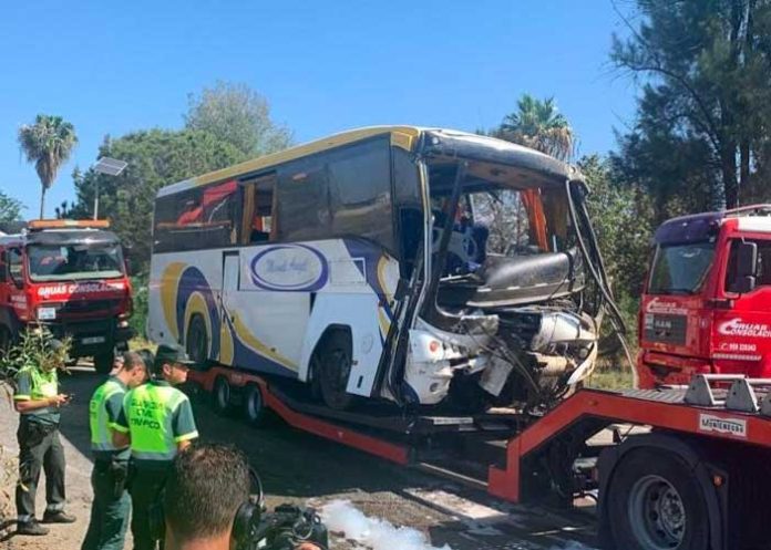 1 Un muerto y 39 heridos deja accidente de bus en España