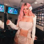 Mostrando casi todo, Karol G grabó el nuevo videoclip de ‘Carolina’ Karol G grabó el nuevo videoclip de ‘Carolina’