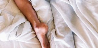 Dormir en "bola" puede ser beneficioso para tus partes íntimas
