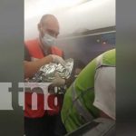 ¡Increíble! Dio a luz en pleno vuelo de Managua-Miami (VIDEO)
