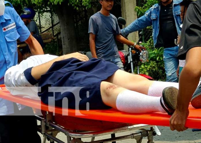 Estudiante lesionada al ser atropellada por motociclista en una avenida de Ocotal