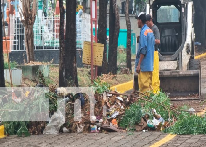 Gran limpieza en cementerios de Managua en víspera del Día de las Madres