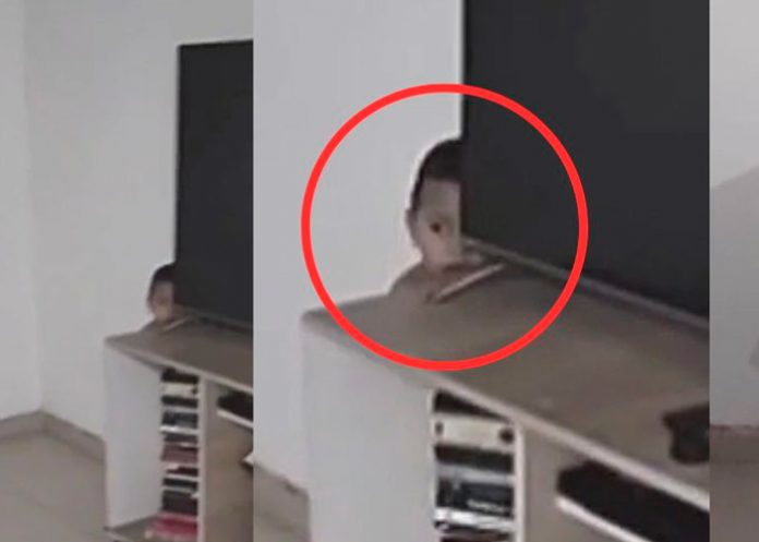 Video: Se la puso la piel de gallina al ver el fantasma de un niño