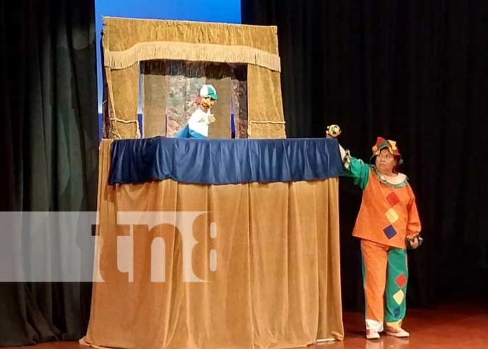 Foto: En un ambiente cargado de risas celebran los 37 años del icónico títere