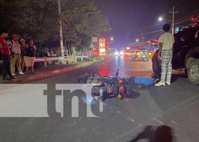 Foto: Choque entre moto y una camioneta dejó a un joven lesionado en Juigalpa, Chontales / TN8