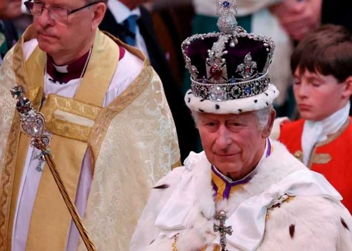 Fantasma de la princesa Diana, asiste a coronación de Carlos III (Video)