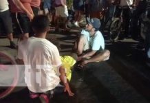 ¡Vivo de milagro! Joven granadino casi muere bajo las llantas de una camioneta Foto: ¡Vivo de milagro! Joven granadino casi muere bajo las llantas de una camioneta / TN8