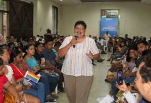Familias de Chinandega reciben cartilla "Diversidad Digna"