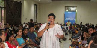Familias de Chinandega reciben cartilla "Diversidad Digna"