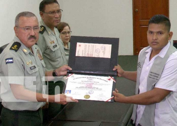 2 Ejército de Nicaragua gradúa a 114 licenciados en enfermería