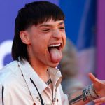 Video: ¡Ay asco, Peso Pluma no se la lava las tapas!