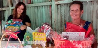 Mujer que vende mascarillas en las calles, es homenajeada por su hija menor