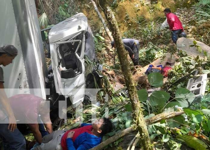 Foto: Camión se va a un guindo dejando varios lesionados en Santo Domingo, Chontales / TN8