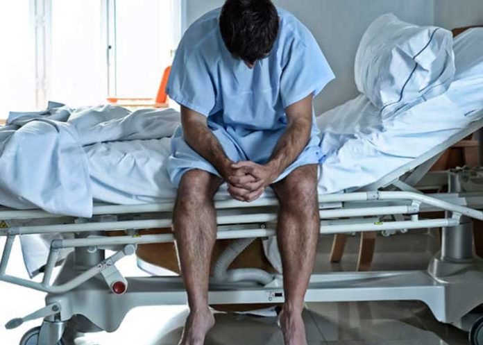 3 Cita sale mal porque al hombre le dio un fuerte dolor en los