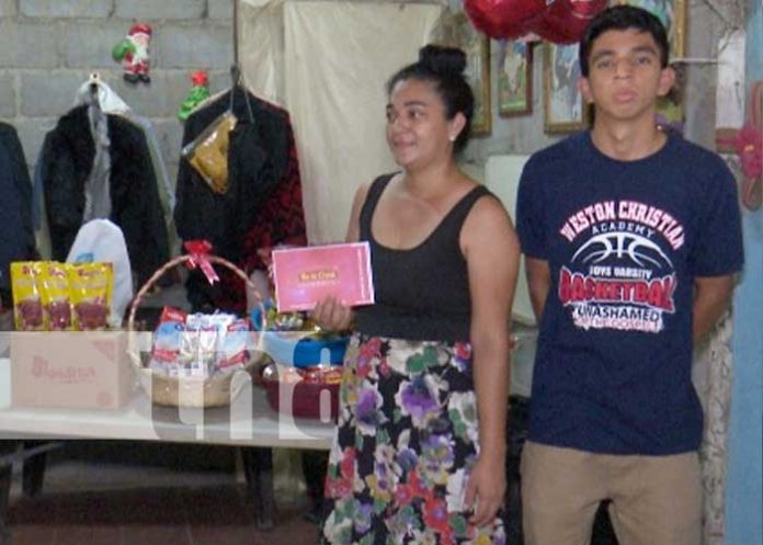 ¡Mi parto estuvo complicado! Hijo único entrega regalos a su madre en Montetabor