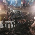 Moto se quema en su totalidad por desperfecto mecánico en Chinandega Moto se quema en su totalidad por desperfecto mecánico en Chinandega