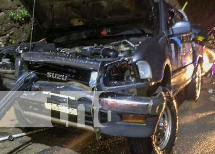 Llanta de camioneta explota provocando accidente en Ocotal