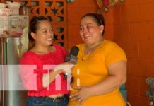 ¡Ni el sol, ni la lluvia la detiene! Entregan regalos a mujer que ha dado todo por sus hijas ¡Ni el sol, ni la lluvia la detiene! Entregan regalos a mujer que ha dado todo por sus hijas