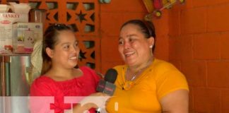 ¡Ni el sol, ni la lluvia la detiene! Entregan regalos a mujer que ha dado todo por sus hijas
