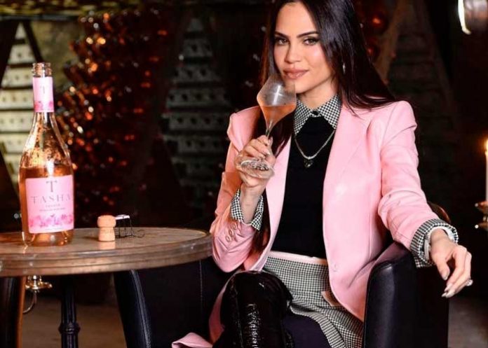 ¡Todo un espectáculo! Natti Natasha inaugura su restaurante en Miami Beach