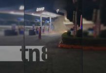 Vehículo toma fuego en una gasolinera de San Isidro Matagalpa Vehículo toma fuego en una gasolinera de San Isidro Matagalpa