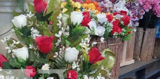 Trabajadores abarrotan los mercados para comprar el regalo perfecto a mamá