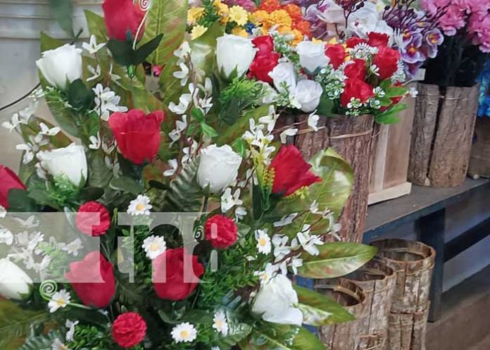 45 Trabajadores abarrotan los mercados para comprar el regalo perfecto a mamá