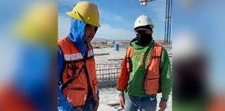 Albañiles sacan "pasos prohibidos" con rolitas de Peso Pluma