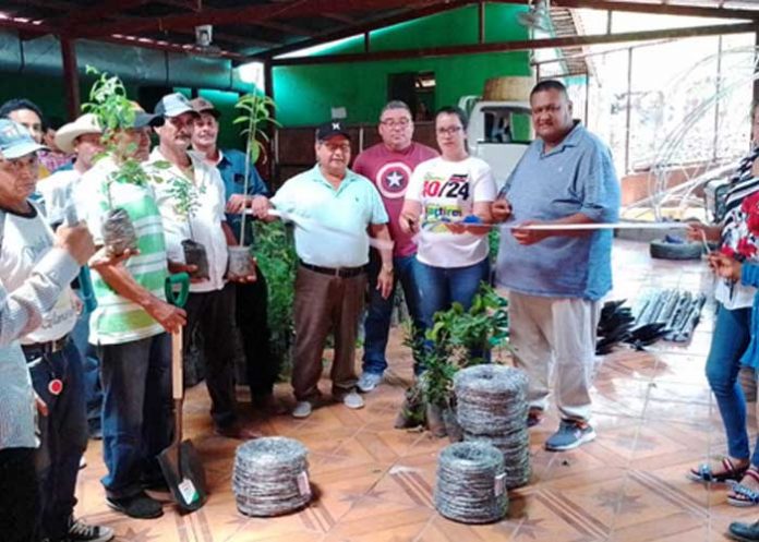 MEFCCA entrega bienes familiares a productores de San Francisco del Norte