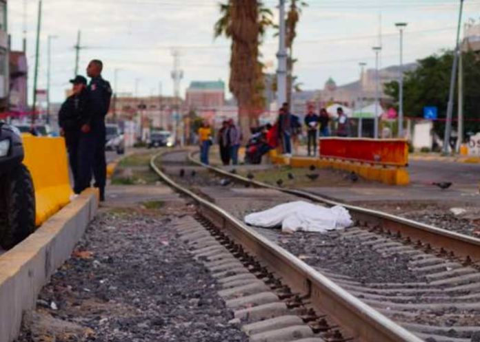 Mujer nicaragüense atropellada por un tren en México
