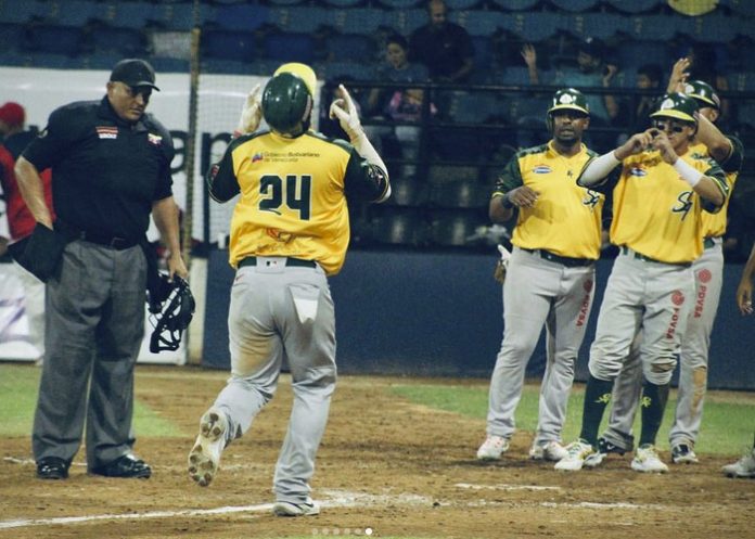 Cheslor Cuthbert no para de batear en Venezuela Cheslor Cuthbert encendido