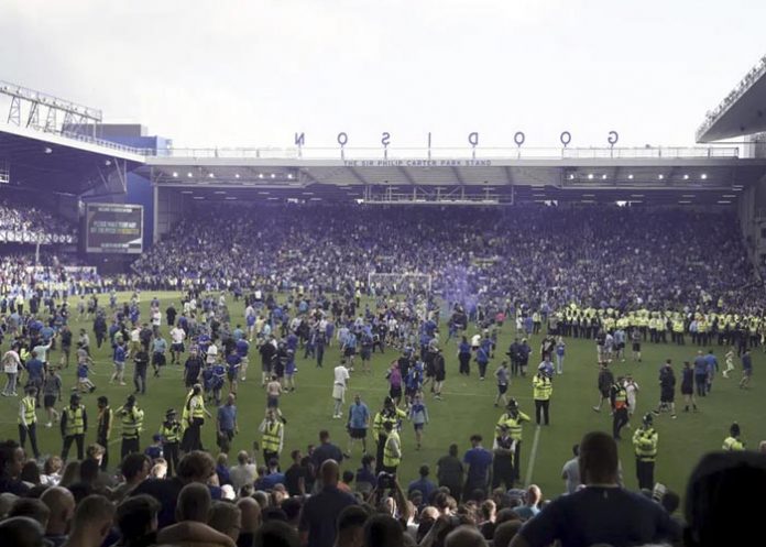 Everton sobrevive en la Premier