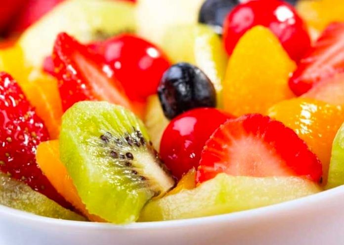 ¿Qué tan dañino es comer fruta antes de ir a dormir?