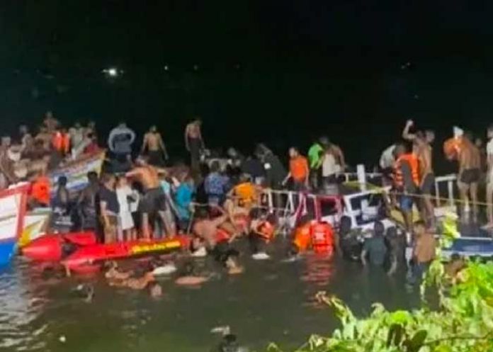 Al menos 16 muertos al hundirse un barco en la India