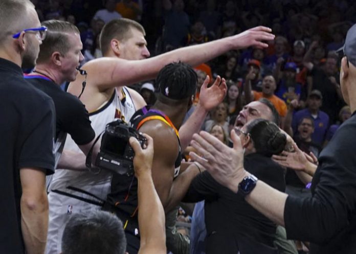 Jokic golpeó al dueño de Suns