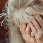 «Solo me hice pipí» Mala hija manda a su madre a un asilo el día de su ‘cumple’ Familia manda a abuelita a asilo el día de su cumpleaños