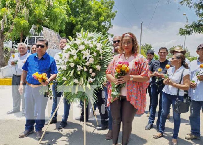 alcal-3 Foto: Ofrenda floral en cementerio de Managua para Doña Lidia Saavedra, madre del presidente Daniel Ortega / TN8