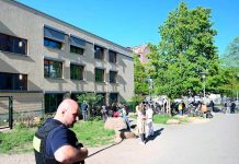Hombre apuñala a dos niñas en una escuela evangélica en Berlín, Alemania Hombre apuñala a dos niños en una escuela evangélica en Berlín, Alemania