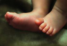«Desgraciados ticos» Matan a su bebé de 2 meses a punto de golpes Bebé de dos meses murió víctima de violencia infantil