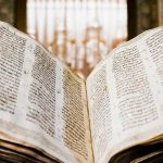 ¿El fin? La biblia hebrea más antigua fue vendida por 38,1 millones de dólares Subastan la biblia hebrea más antigua del mundo