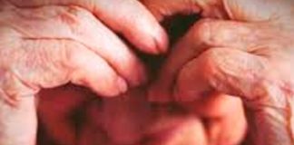 En Bolivia hijos querían matar a golpes a su "madrecita" por robarle una herencia