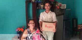 Foto: Madre ganadora con Crónica TN8