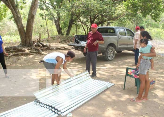 Foto: Entregan techos para familias que quedaron sin los mismos en Nandaime / TN8