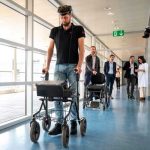 Un parapléjico vuelve a caminar gracias a 2 tecnologías